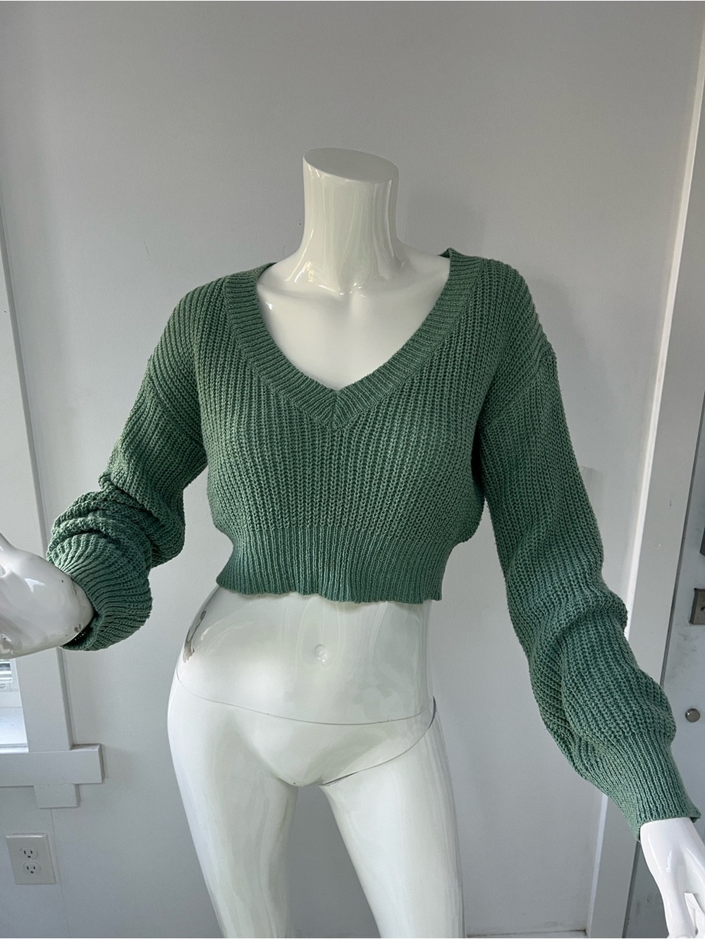Dreamers Cropped V-Neck Knit Sweater - Sage Pistachio women’s size S/M